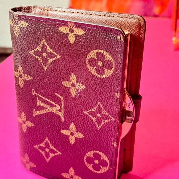 Louis Vuitton Monogram the Kisslock bifold wallet - Picture 12 of 14